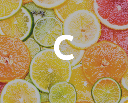 Vitamin C hilft, Eisen besser aufzunehmen und unterstützt das Immunsystem