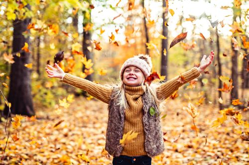 Lachend durch den Herbst: Husten- und Halspflege für Kids
